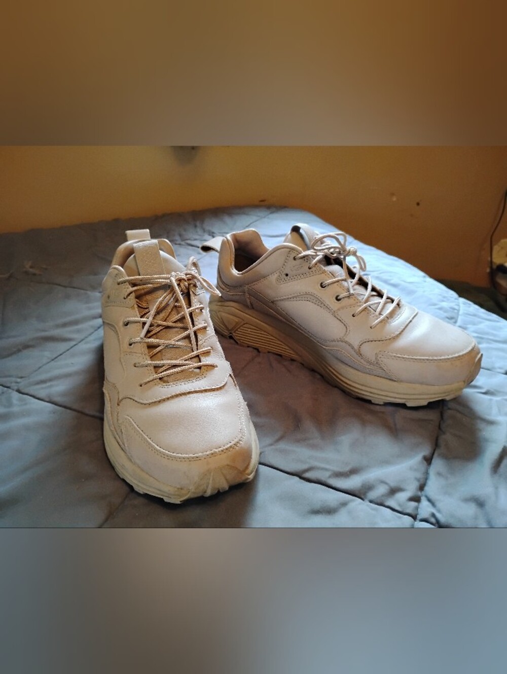 Ugg Vibram Leather Sneakers Size 10